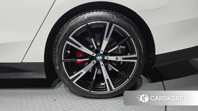 BMW 5 Series (G60) id 4266319 из Кореи 13