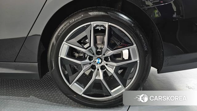 BMW 5 Series (G60) id 4329347 из Кореи 13