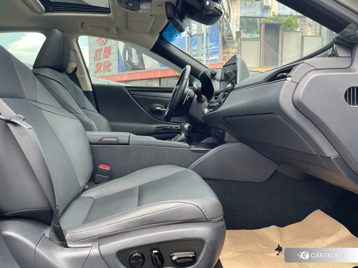 Lexus ES id 4486504 из Китая 13