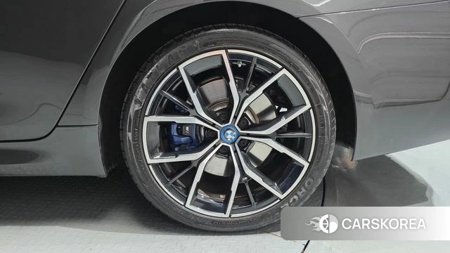 BMW 5 Series (G30) id 4303439 из Кореи 13