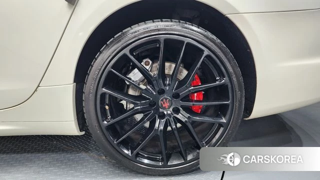 Maserati Quattroporte id 4638341 из Кореи 13
