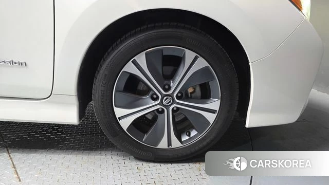 Nissan Leaf (ZE1) id 4595695 из Кореи 13