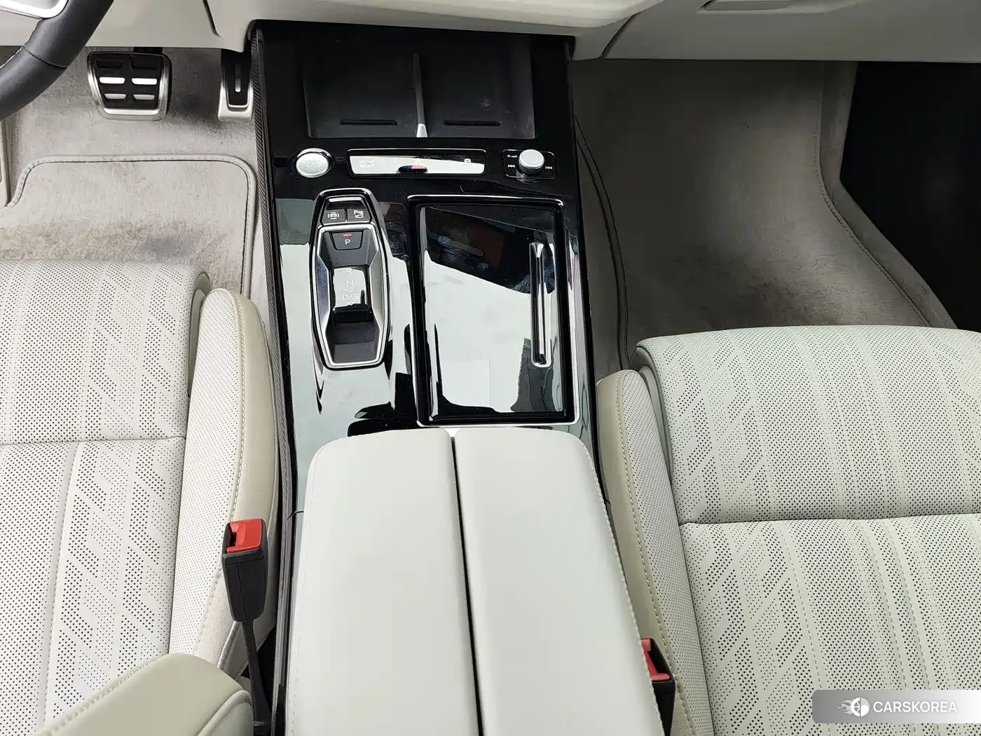 Audi A6L id 4578203 из Китая 13