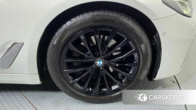 BMW 5 Series (G30) id 4349862 из Кореи 13