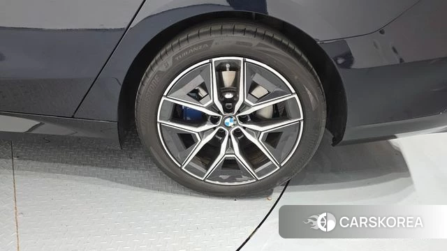 BMW 5 Series (G60) id 4773173 из Кореи 13