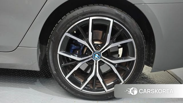 BMW 5 Series (G30) id 4774920 из Кореи 13