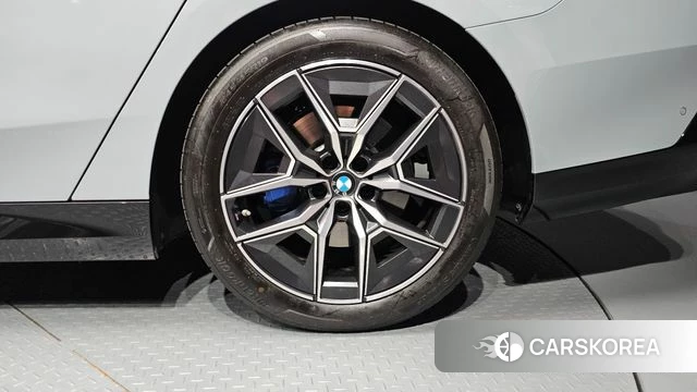 BMW 5 Series (G60) id 4629912 из Кореи 13