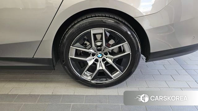 BMW 5 Series (G60) id 4413743 из Кореи 13