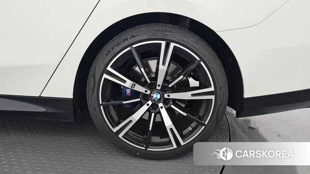 BMW 5 Series (G60) id 4421568 из Кореи 13