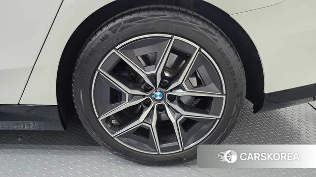 BMW 5 Series (G60) id 4381093 из Кореи 13