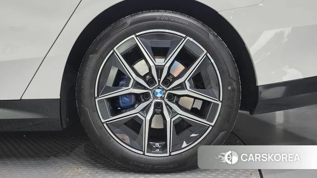 BMW 5 Series (G60) id 4487807 из Кореи 13