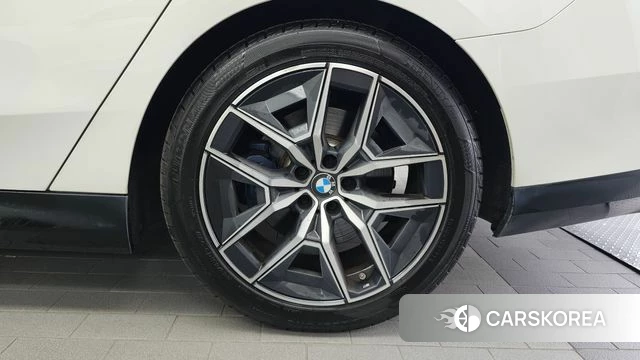 BMW 5 Series (G60) id 4871126 из Кореи 13