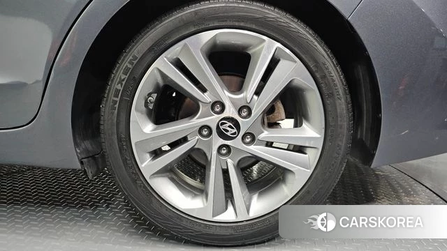 Hyundai Avante AD id 4672705 из Кореи 13