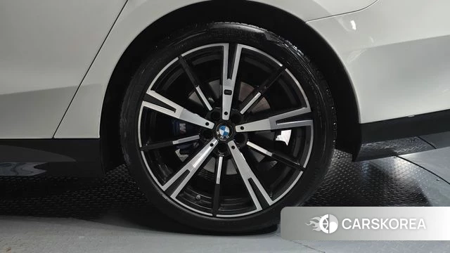 BMW 5 Series (G60) id 4934706 из Кореи 13
