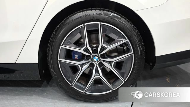 BMW 5 Series (G60) id 4315577 из Кореи 13