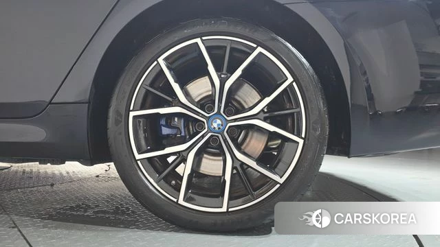 BMW 5 Series (G30) id 4613121 из Кореи 13