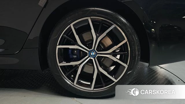 BMW 5 Series (G30) id 4711039 из Кореи 13