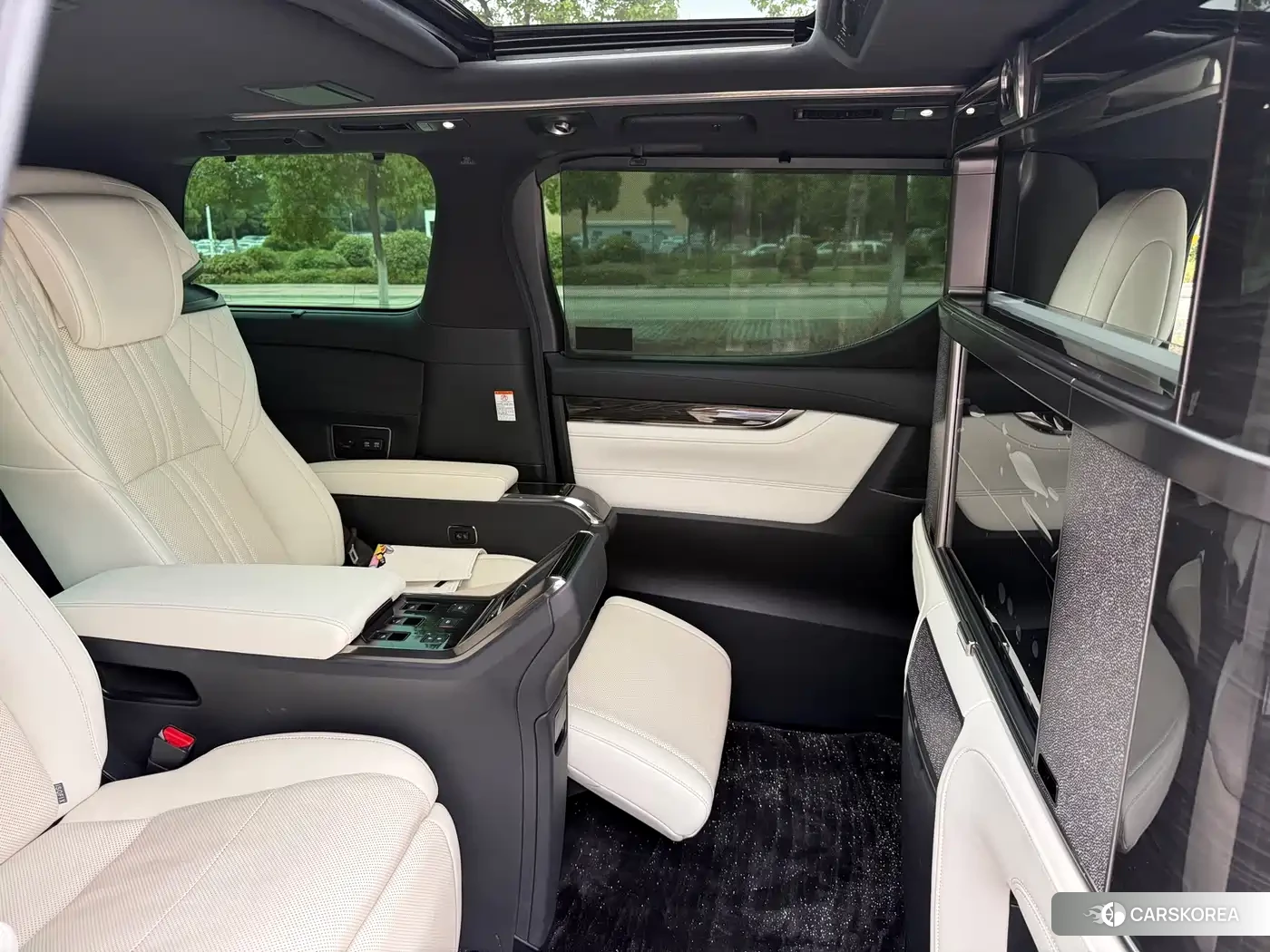 Lexus LM id 4679920 из Китая 14