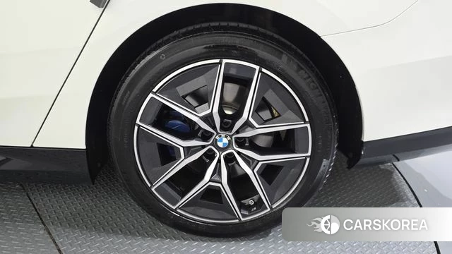 BMW 5 Series (G60) id 4715119 из Кореи 13