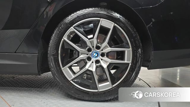 BMW 5 Series (G60) id 4302089 из Кореи 13