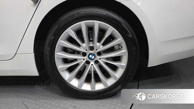 BMW 5 Series (G30) id 4872622 из Кореи 13