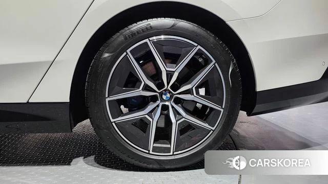 BMW 5 Series (G60) id 4578669 из Кореи 13