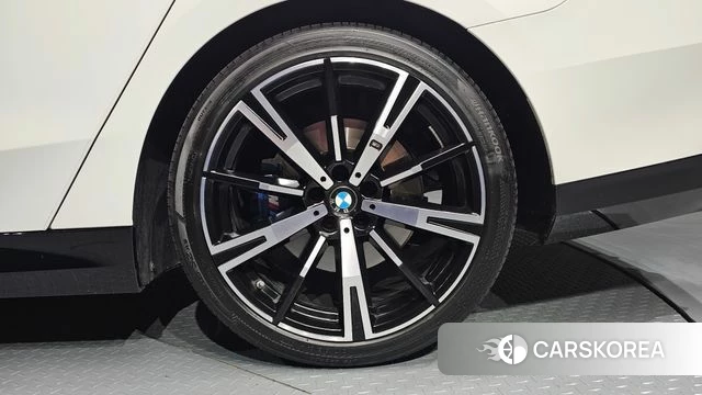 BMW 5 Series (G60) id 4847486 из Кореи 13