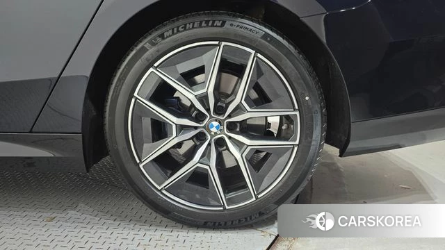 BMW 5 Series (G60) id 4515699 из Кореи 13