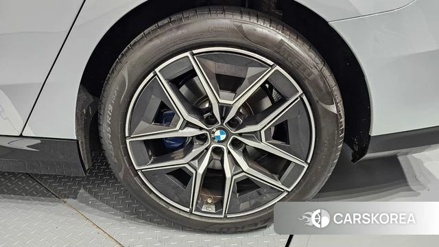 BMW 5 Series (G60) id 4617298 из Кореи 13