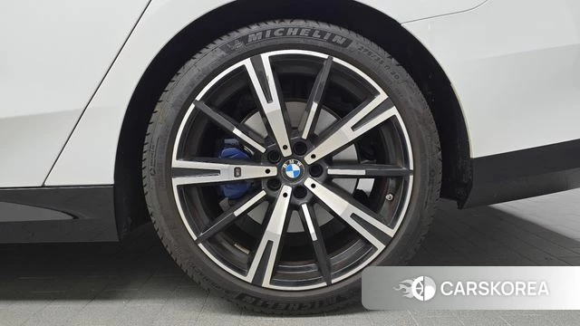 BMW 5 Series (G60) id 4515973 из Кореи 13