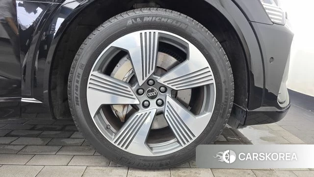 Audi e-Tron id 4550348 из Кореи 13