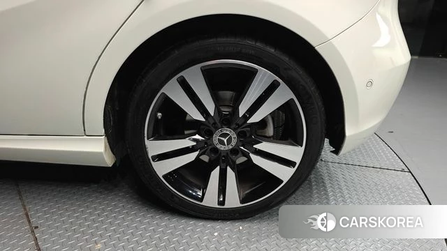 Mercedes-Benz A-Class W176 id 4233142 из Кореи 13