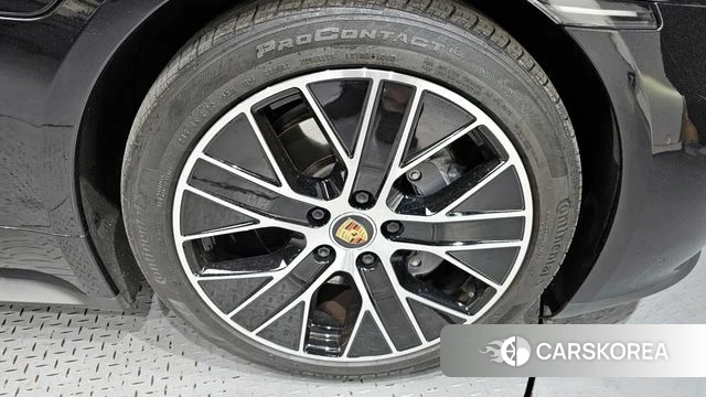 Porsche Taycan id 4244517 из Кореи 13