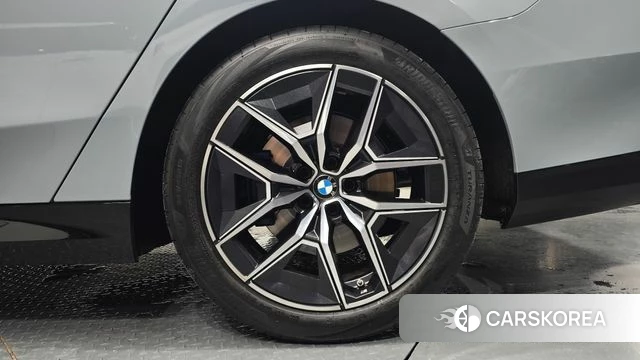 BMW 5 Series (G60) id 4400304 из Кореи 13