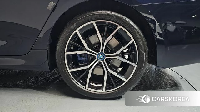 BMW 5 Series (G30) id 4469227 из Кореи 13