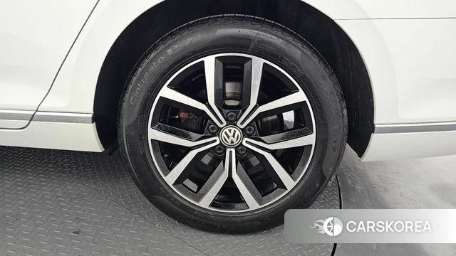 Volkswagen Passat GT (B8) id 4188656 из Кореи 13