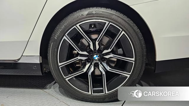 BMW 7 Series (G70) id 4541000 из Кореи 13