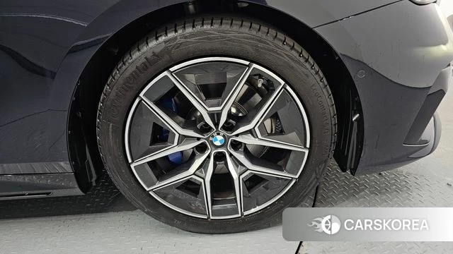 BMW 5 Series (G60) id 4664989 из Кореи 13