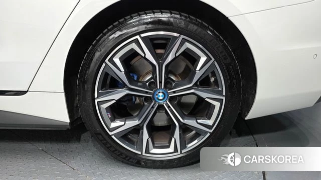 BMW i4 id 4442171 из Кореи 13