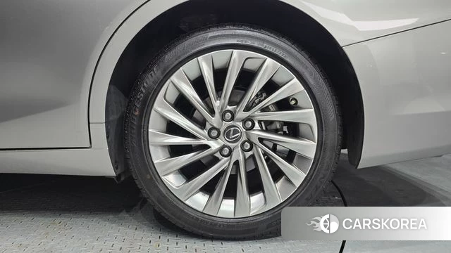 Lexus ES300h 7th generation id 4230267 из Кореи 13