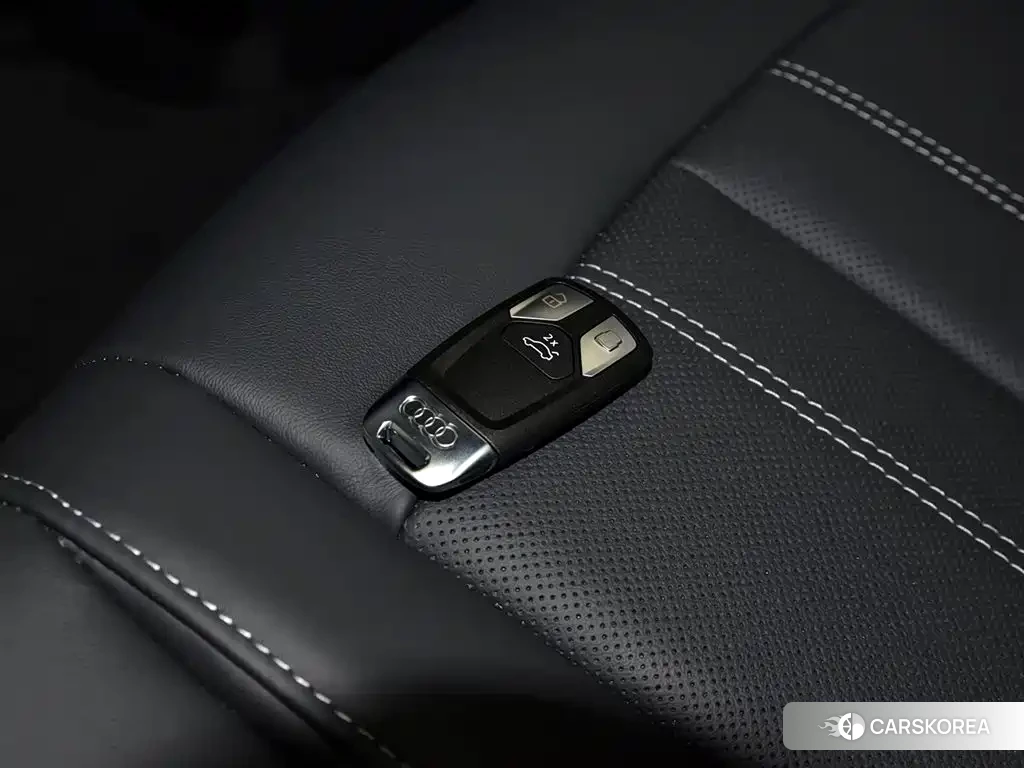 Audi A4L id 4600469 из Китая 13