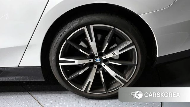 BMW 5 Series (G60) id 4280727 из Кореи 13