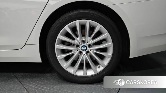 BMW 5 Series (G30) id 4585960 из Кореи 13