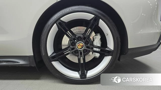 Porsche Taycan id 4540325 из Кореи 13