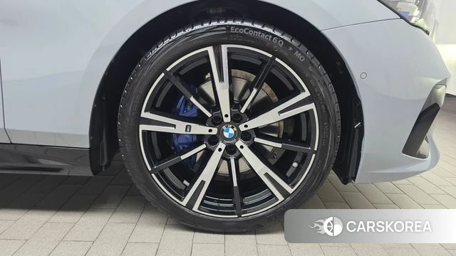 BMW 5 Series (G60) id 4533360 из Кореи 13