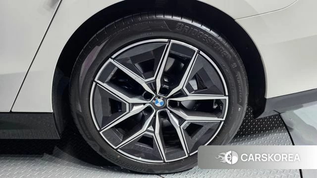 BMW 5 Series (G60) id 4578495 из Кореи 13
