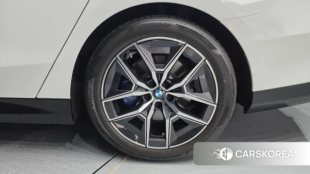 BMW 5 Series (G60) id 4578894 из Кореи 13