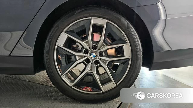 BMW 5 Series (G60) id 4359975 из Кореи 13