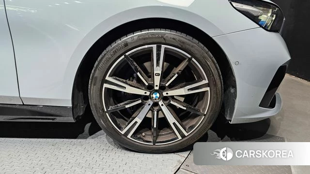 BMW 5 Series (G60) id 4516282 из Кореи 13