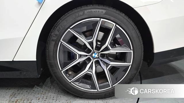 BMW 5 Series (G60) id 4571424 из Кореи 13